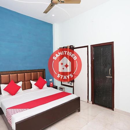 Oyo 29517 Hotel Barsana Palace Chhata Buitenkant foto