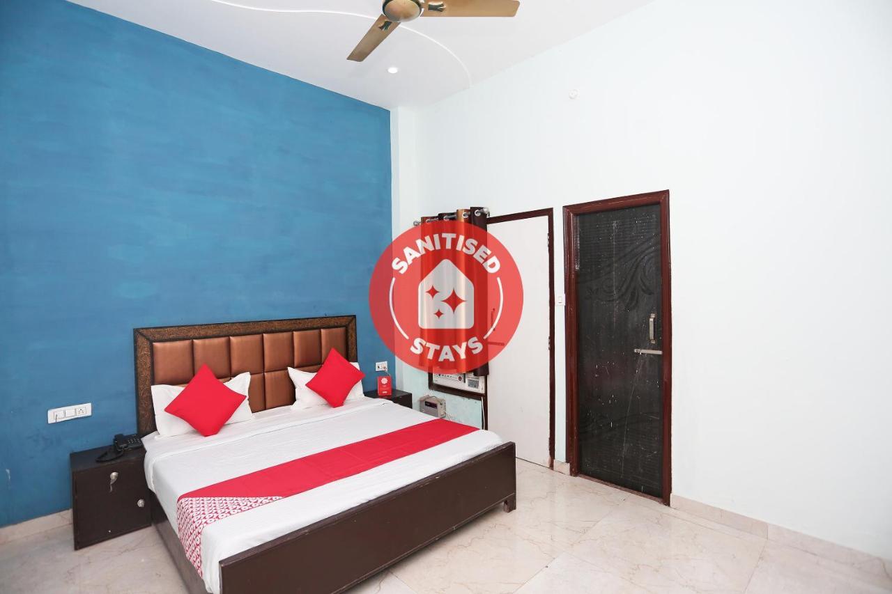 Oyo 29517 Hotel Barsana Palace Chhata Buitenkant foto