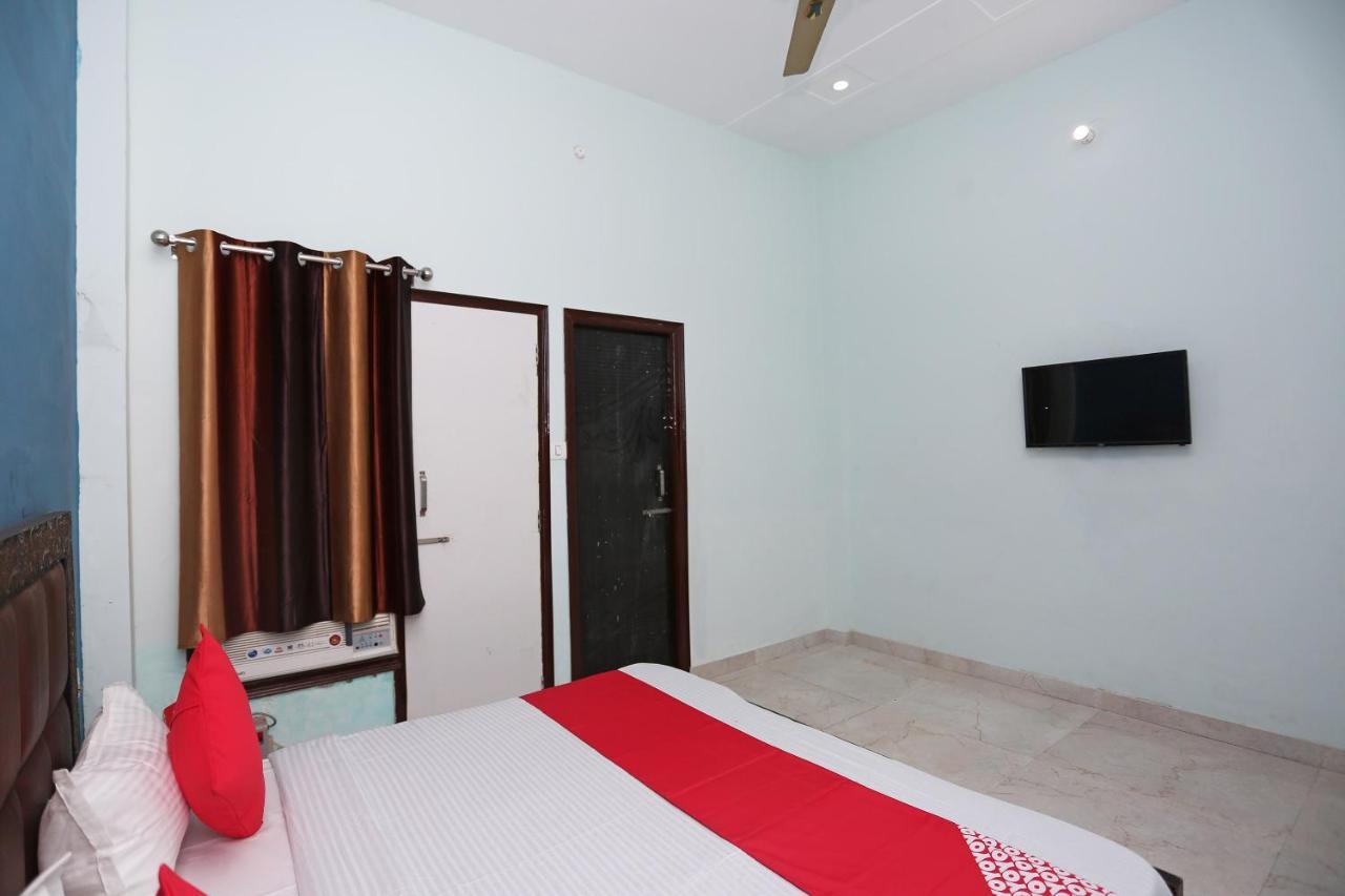 Oyo 29517 Hotel Barsana Palace Chhata Buitenkant foto