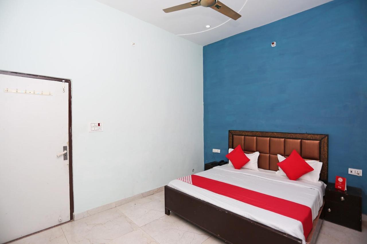 Oyo 29517 Hotel Barsana Palace Chhata Buitenkant foto