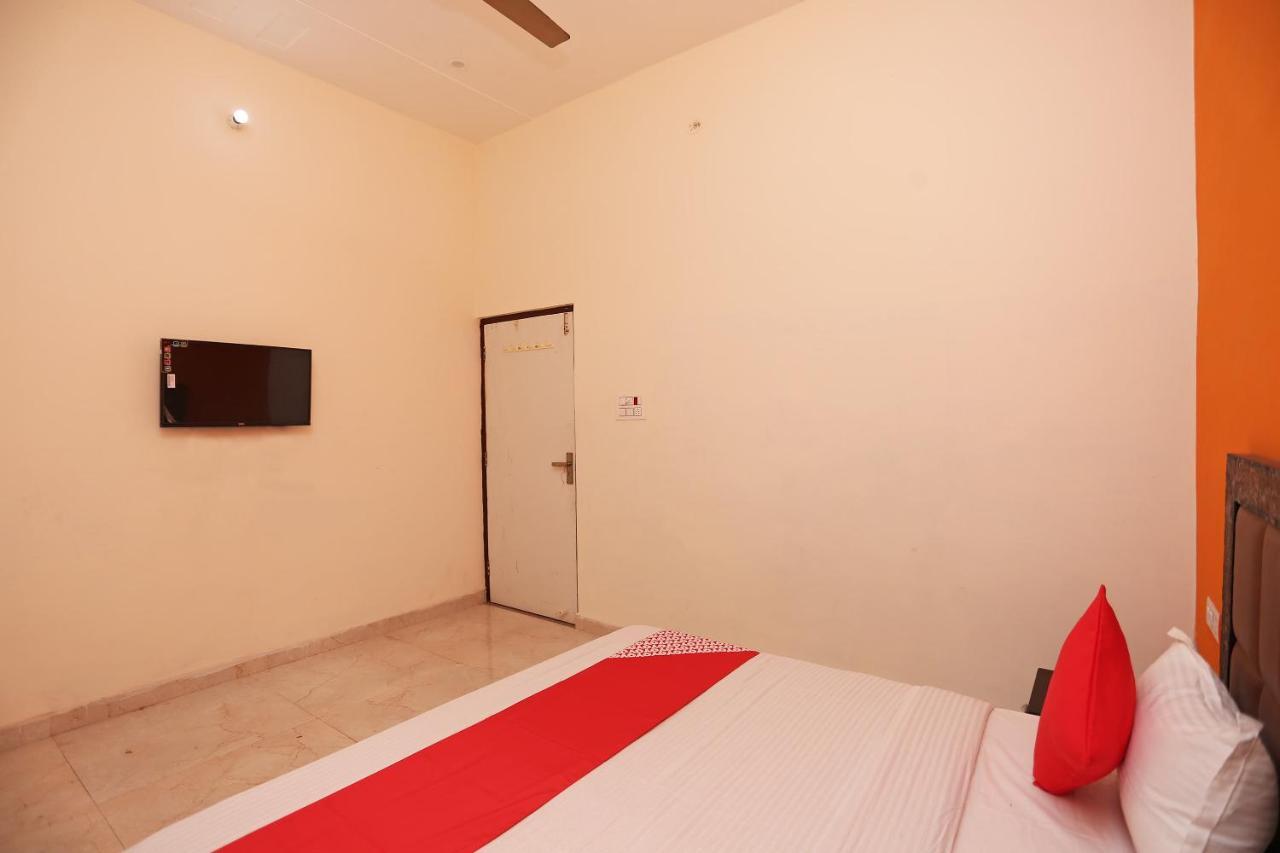 Oyo 29517 Hotel Barsana Palace Chhata Buitenkant foto