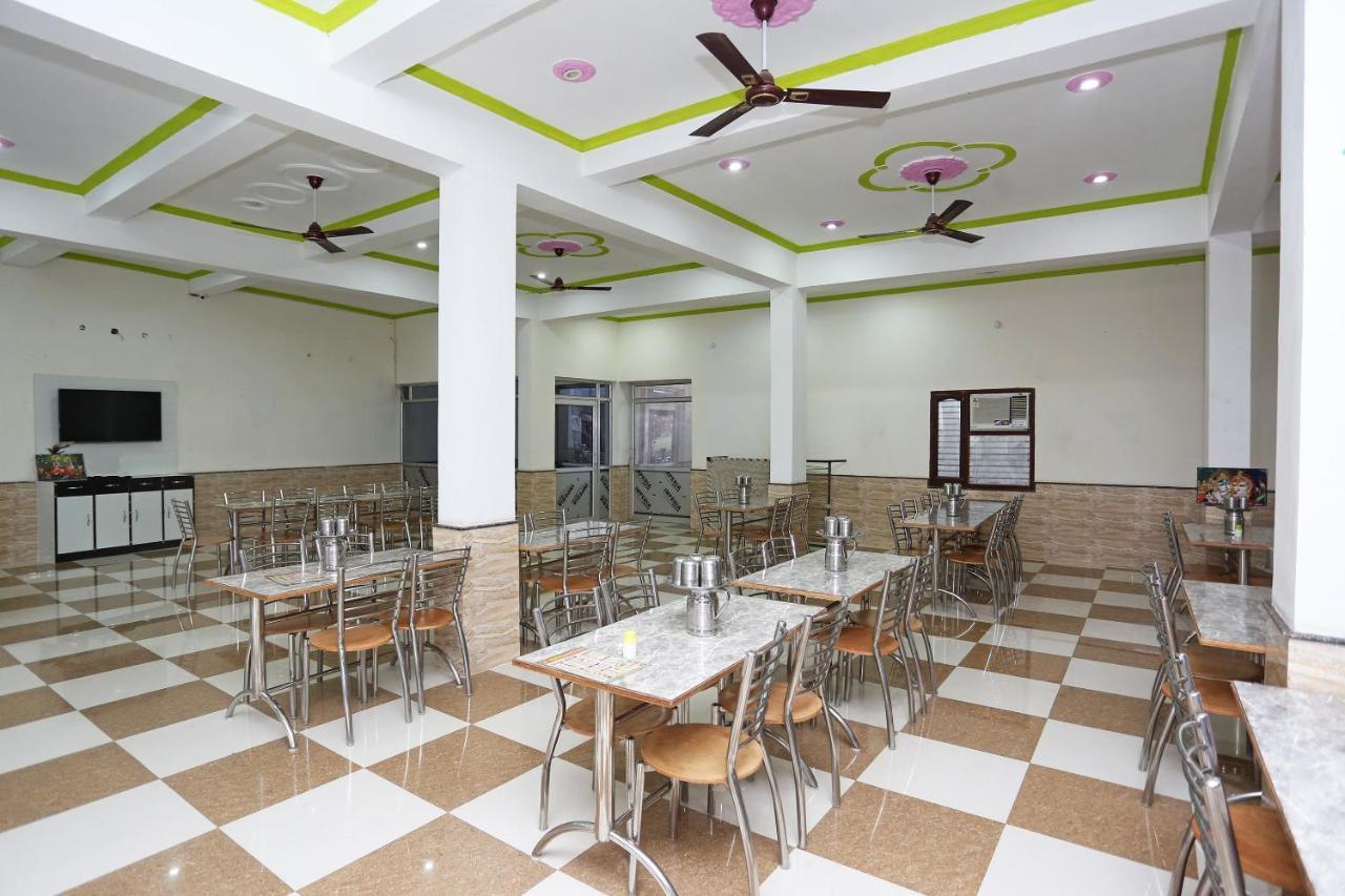 Oyo 29517 Hotel Barsana Palace Chhata Buitenkant foto