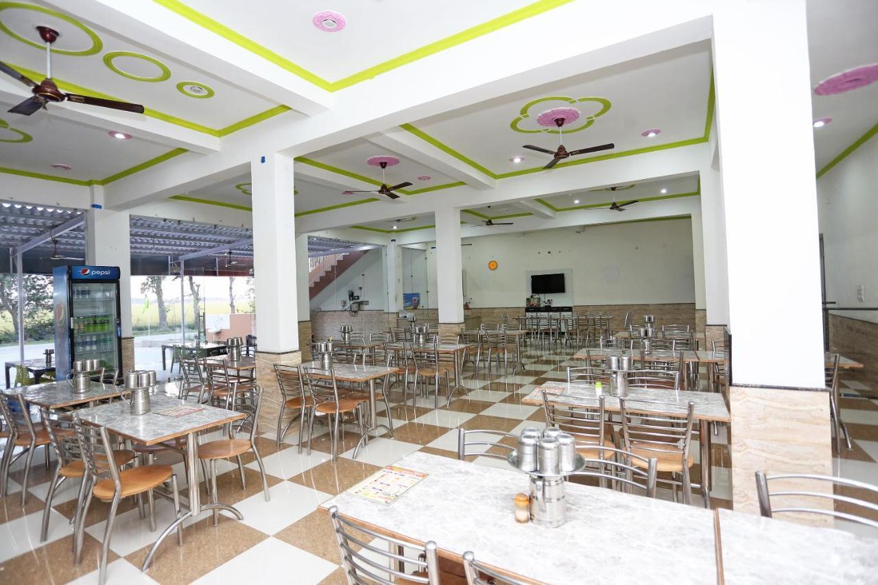 Oyo 29517 Hotel Barsana Palace Chhata Buitenkant foto
