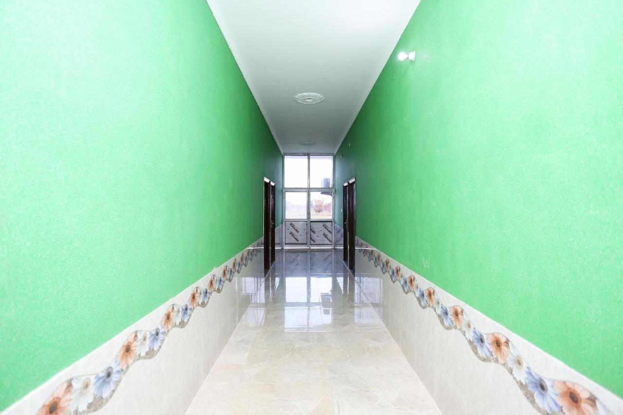Oyo 29517 Hotel Barsana Palace Chhata Buitenkant foto