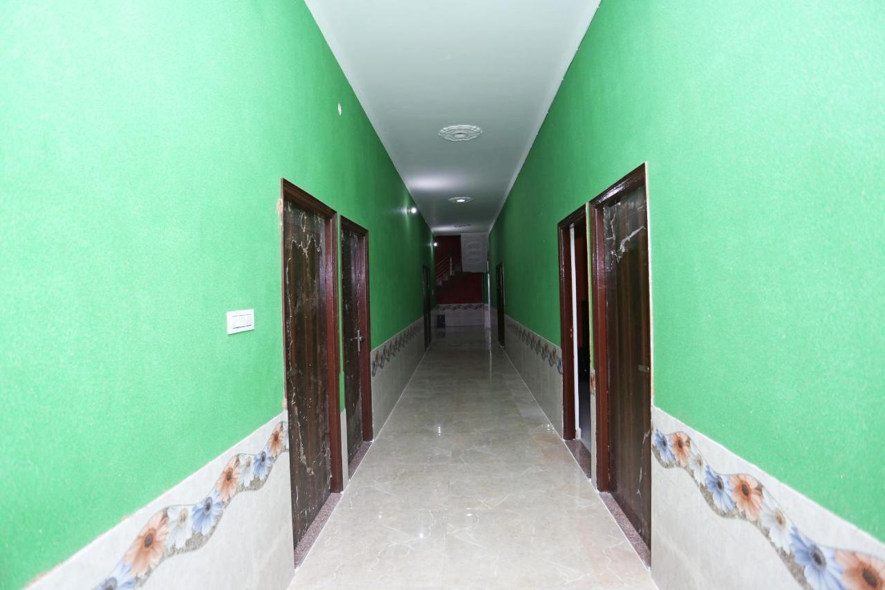 Oyo 29517 Hotel Barsana Palace Chhata Buitenkant foto